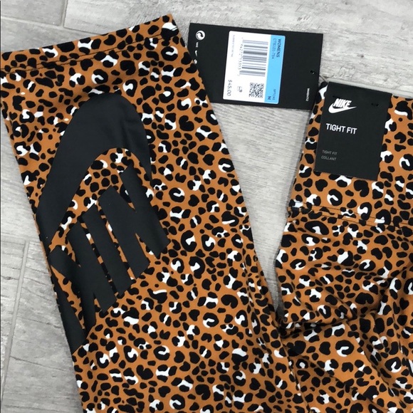 Nike Sportswear Animal / Leopard Print Leggings - Picture 10 of 11